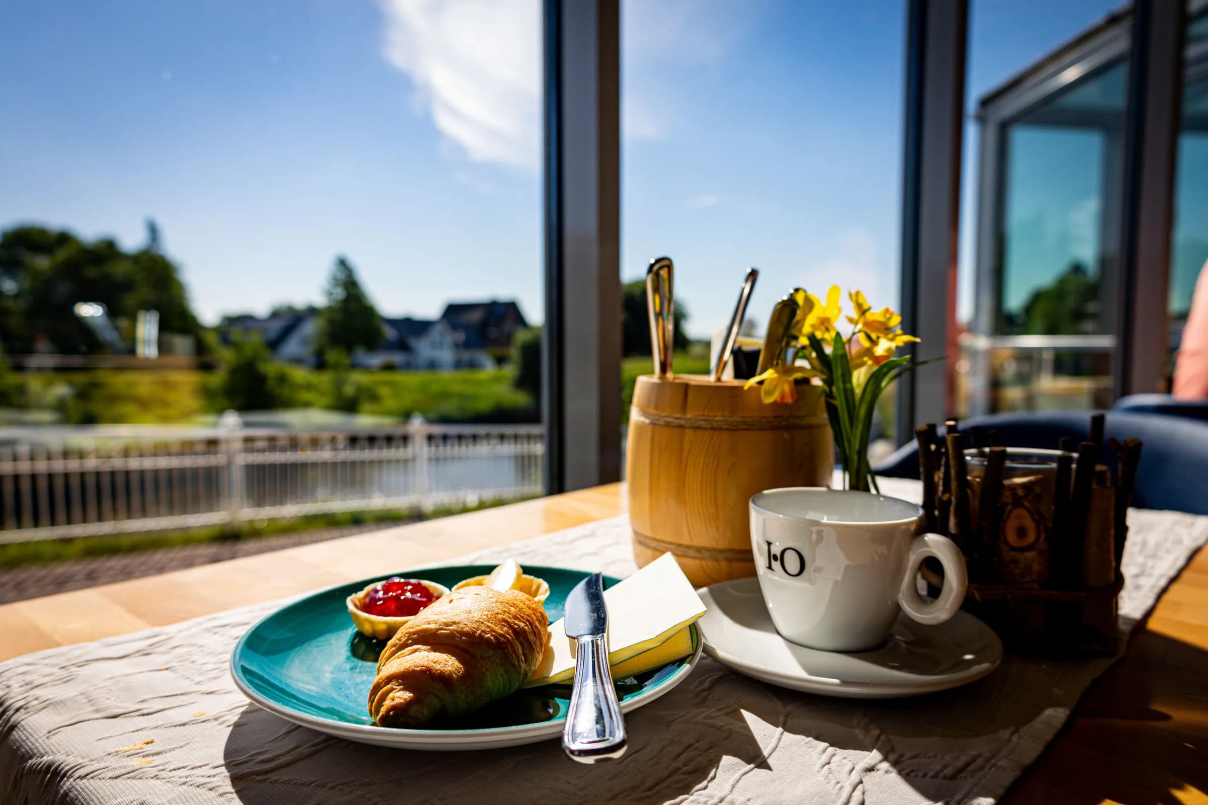 Benser-Hof GmbH: Frühstück mit Blick aufs Land